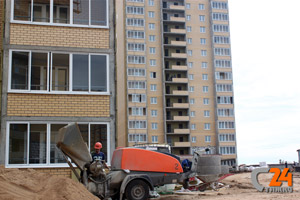 1 стяжка пола в квартирах многоэтажного жилого дома, размещение оборудования и материалов | превью